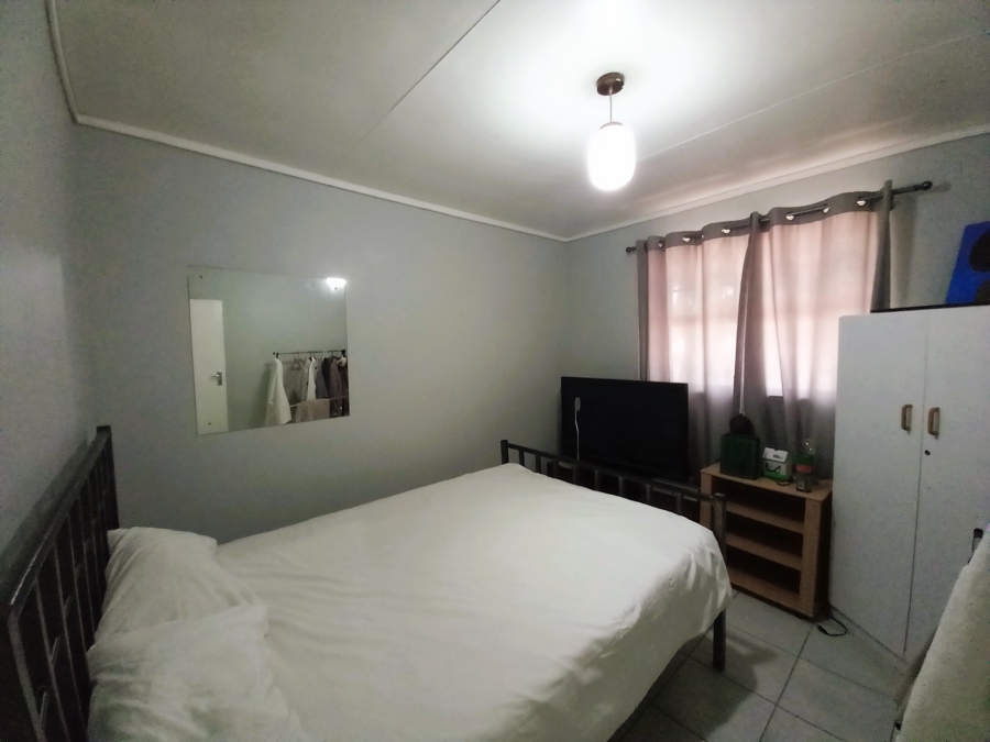 To Let 4 Bedroom Property for Rent in Rouxville Western Cape